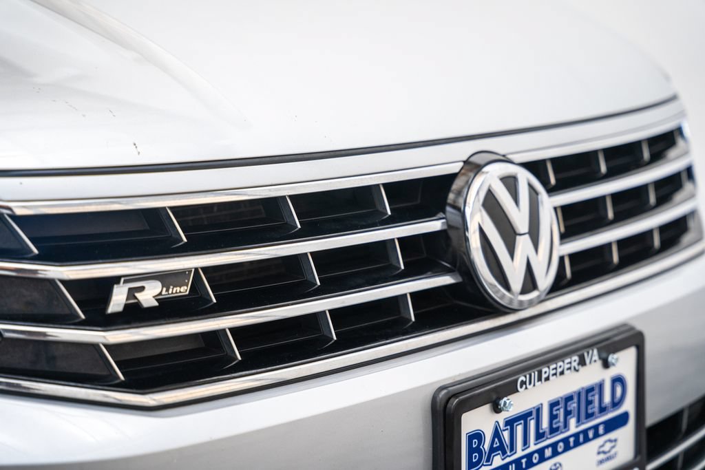 Used 2016 Volkswagen Passat 1.8T R-Line w/ R-Line Lighting Package FWD image 11