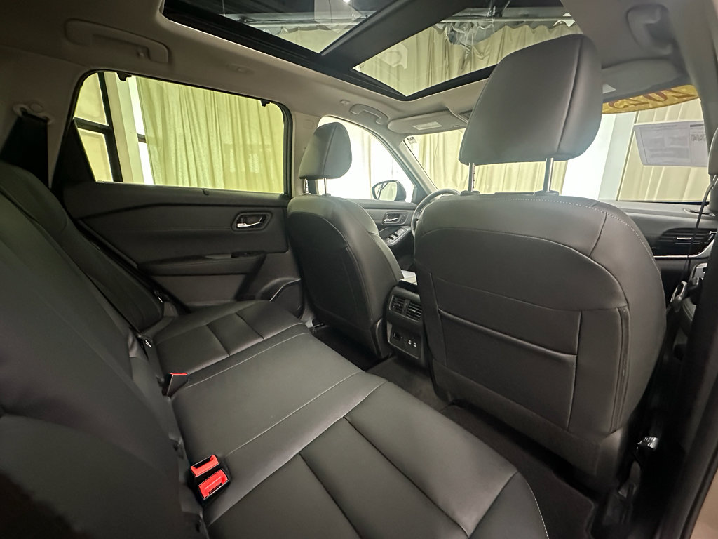 Used 2025 Nissan Rogue SL w/ Tech Package AWD/4WD image 19