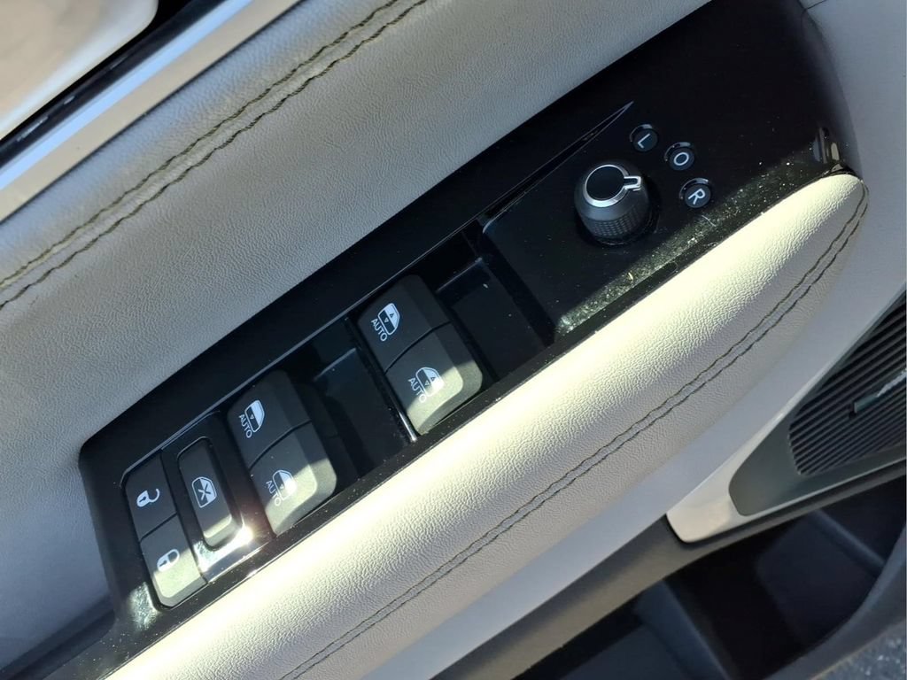 Used 2023 Jeep Wagoneer L Series II AWD/4WD image 15