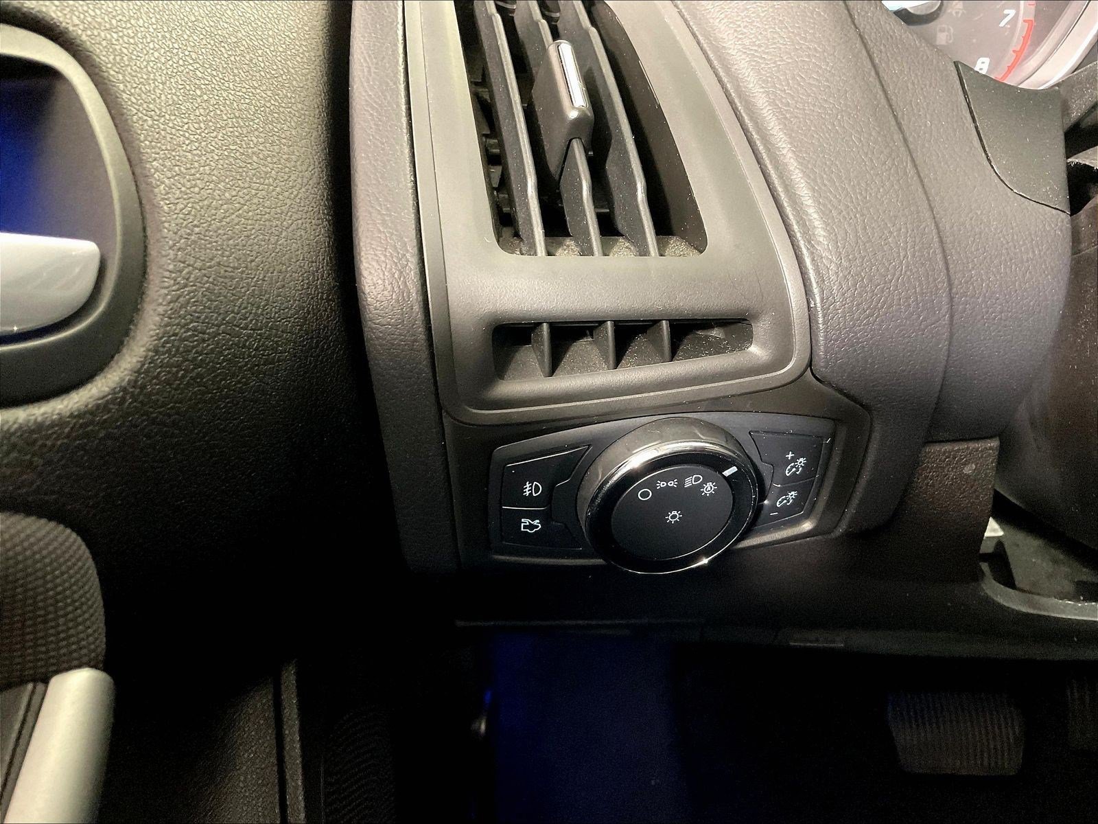 Used 2014 Ford Focus SE w/ Equipment Group 201A FWD image 14