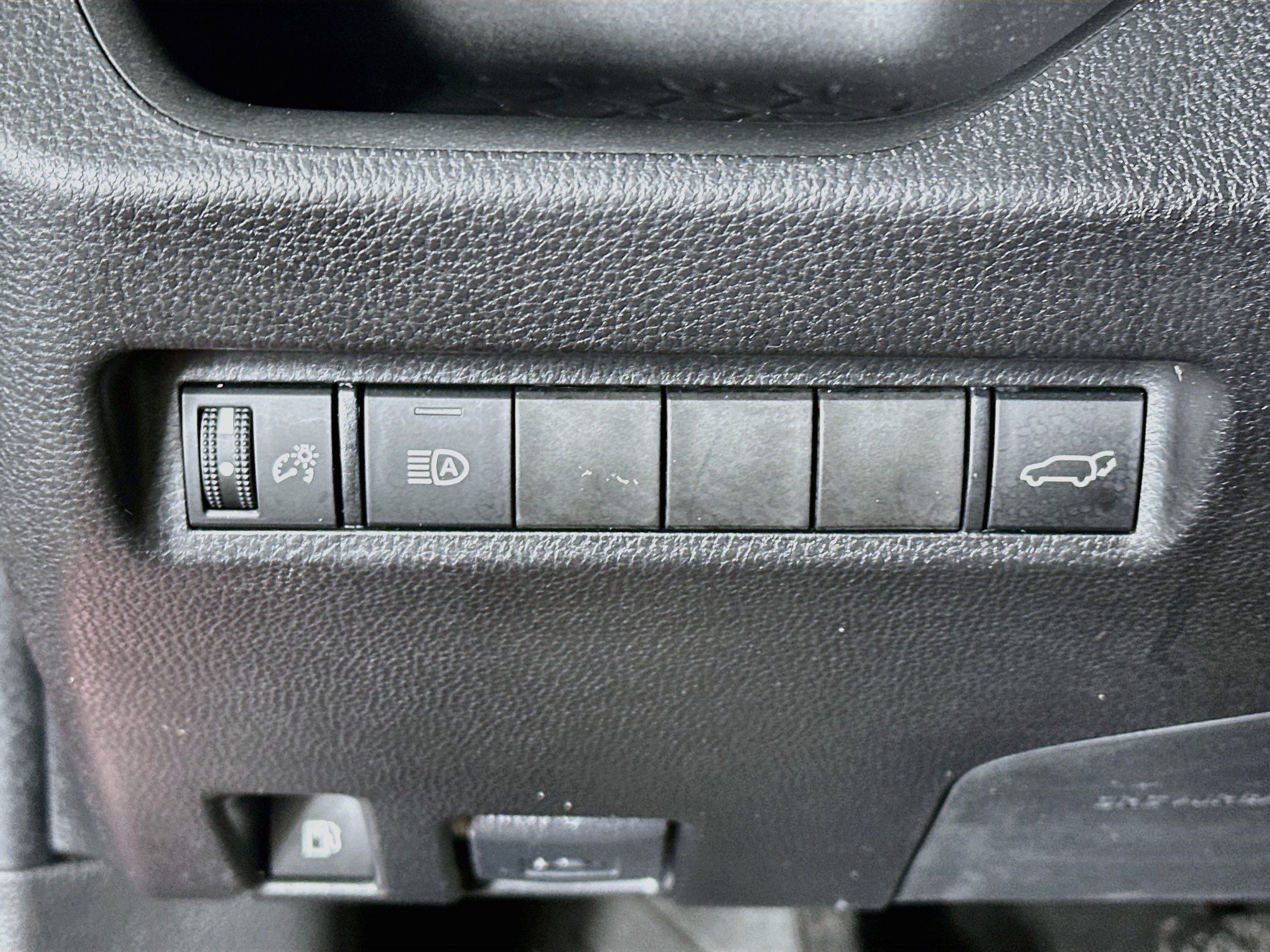Used 2022 Toyota RAV4 XLE w/ Convenience Package AWD/4WD image 17
