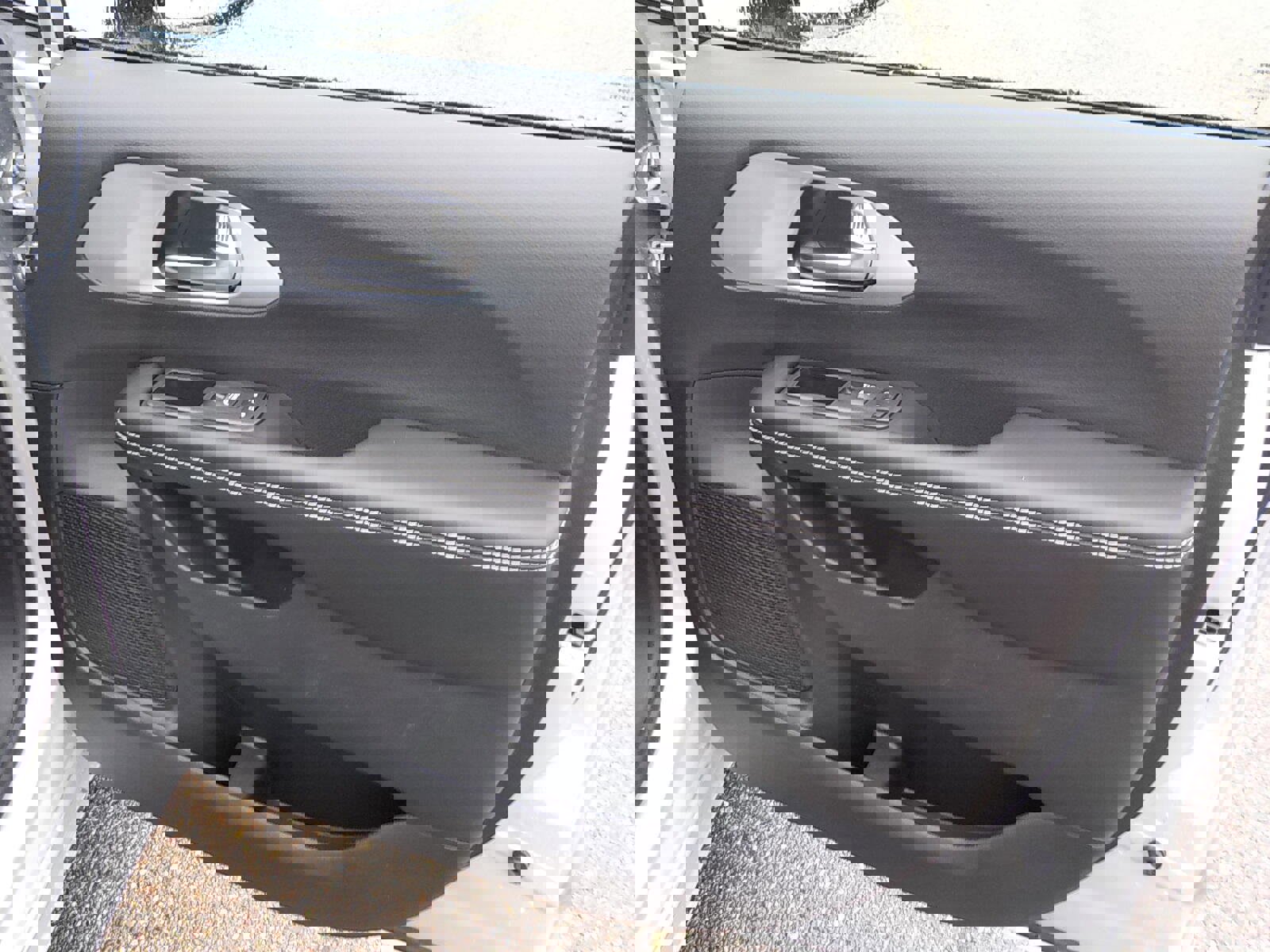 New 2026 Chrysler Pacifica Limited w/ S Appearance Package image 11