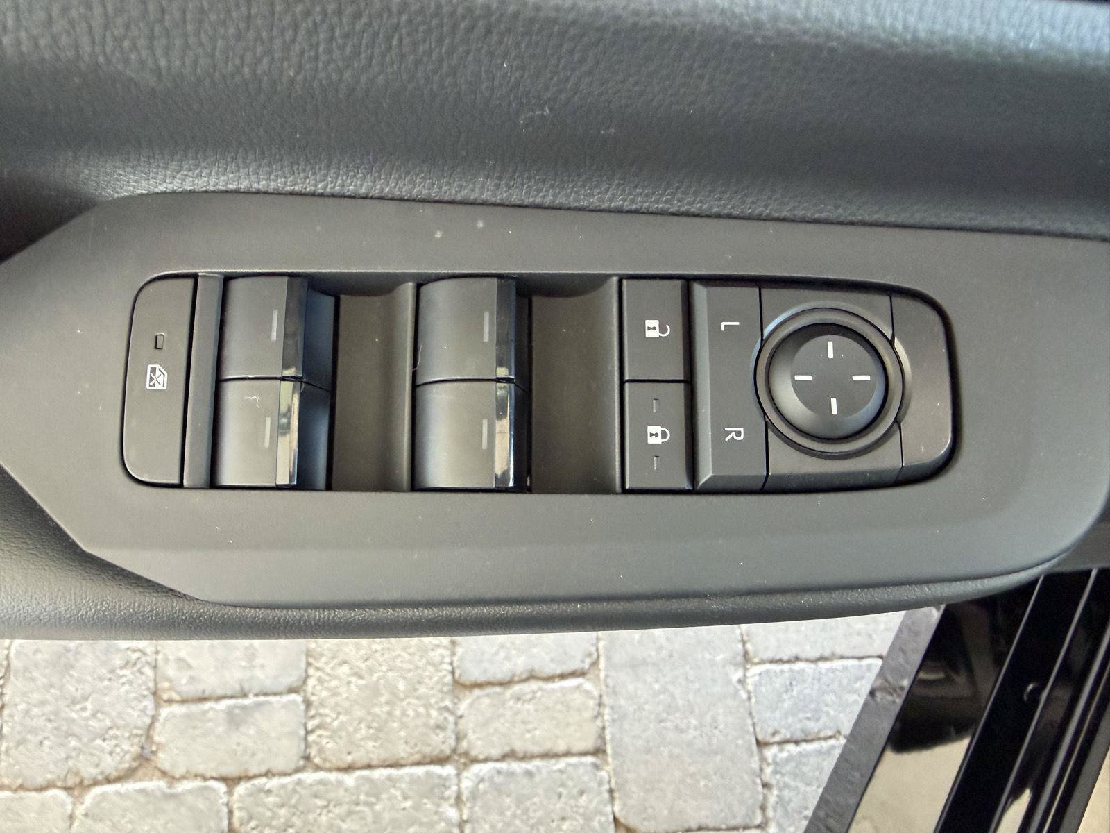 New 2027 Toyota Prius Plug-In Hybrid FWD image 11