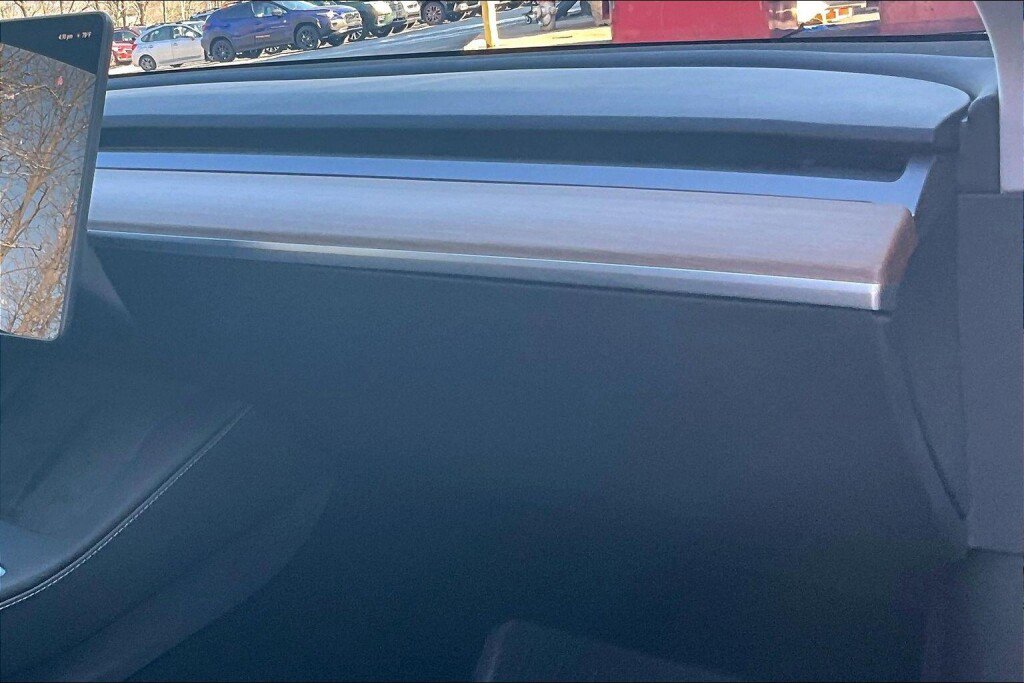 Used 2024 Tesla Model Y Long Range AWD/4WD image 11
