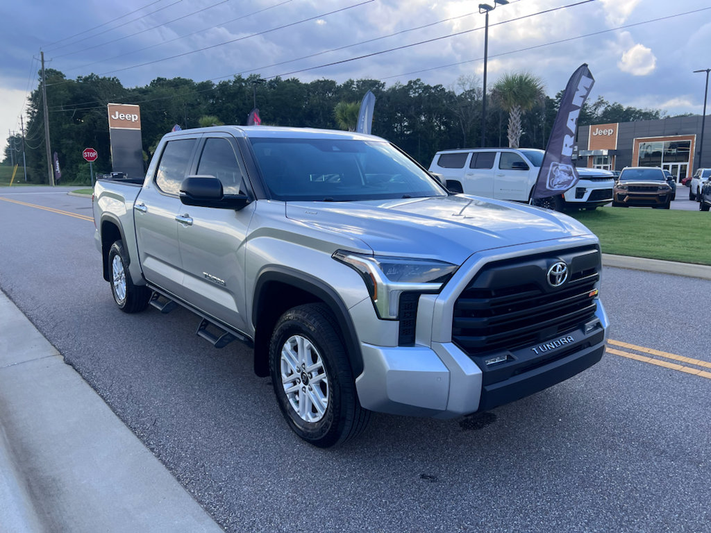 Used 2025 Toyota Tundra SR5 w/ SR5 Convenience Package AWD/4WD video 1