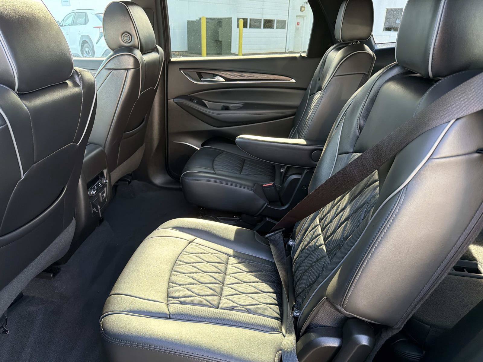 Used 2022 Buick Enclave Avenir w/ Avenir Technology Package AWD/4WD image 9