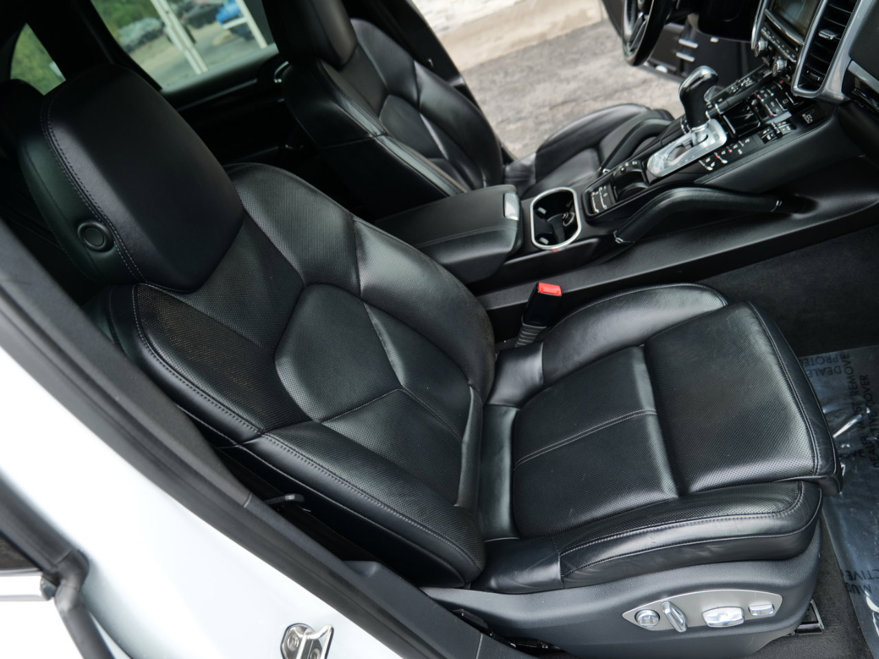 Used 2016 Porsche Cayenne image 38