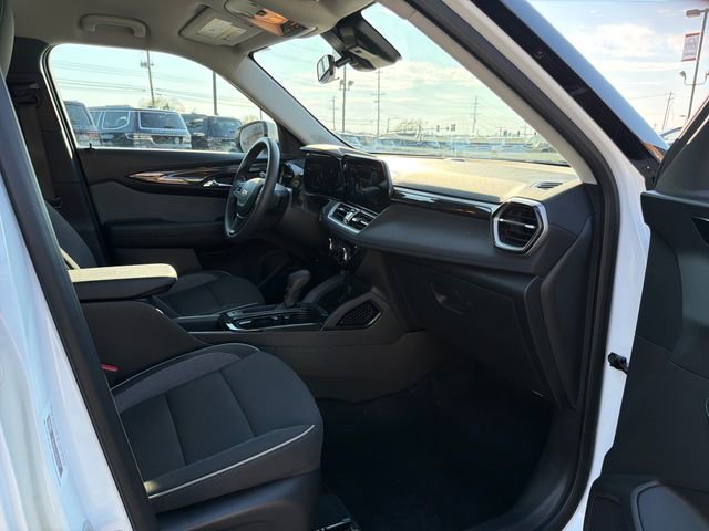 Used 2025 Chevrolet TrailBlazer LT AWD/4WD image 30