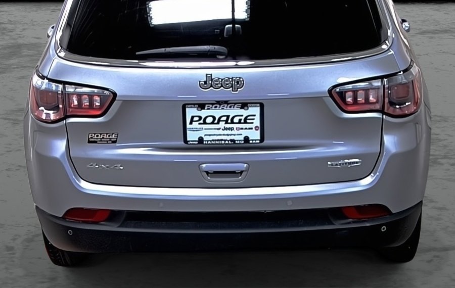 Used 2017 Jeep Compass Latitude w/ Popular Equipment Group image 11