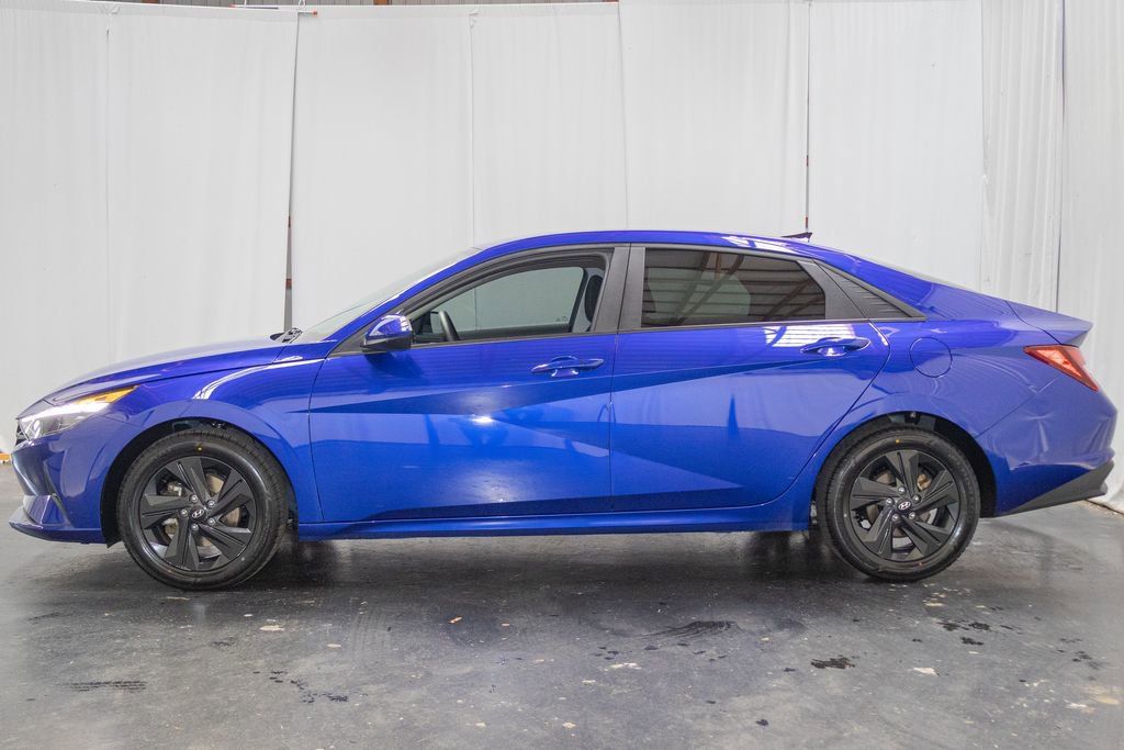 Used 2023 Hyundai Elantra SEL w/ Preferred Accessory Package image 5