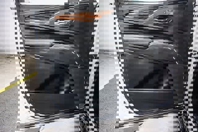 Used 2021 Cadillac Escalade Premium Luxury image 25