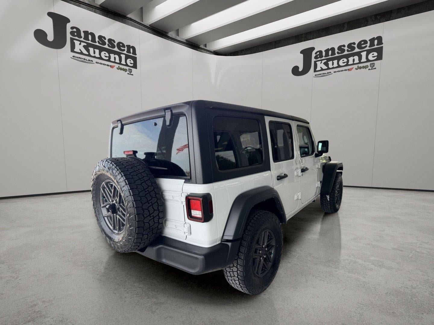 Used 2025 Jeep Wrangler Unlimited Sport AWD/4WD image 3