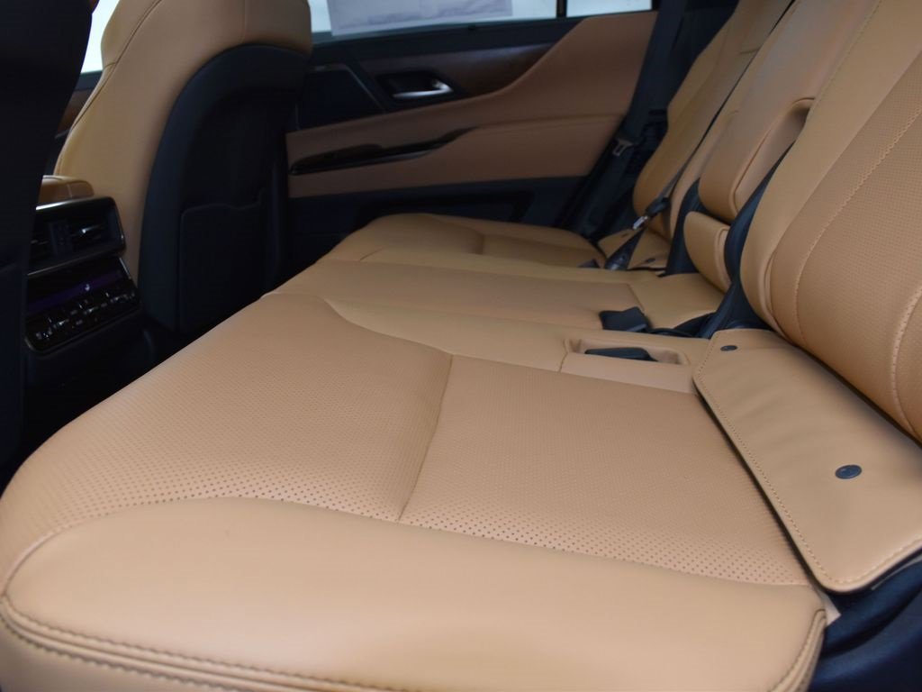 New 2026 Lexus LX 600 4WD w/ Luxury Package image 18