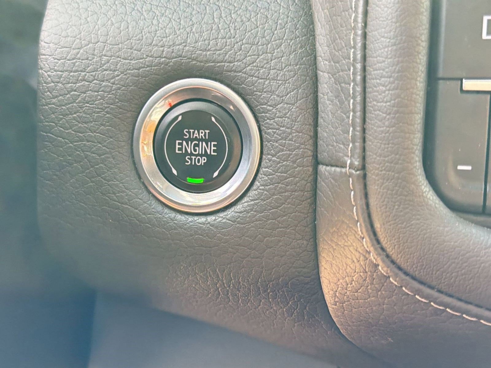 Used 2023 GMC Yukon XL Denali image 28