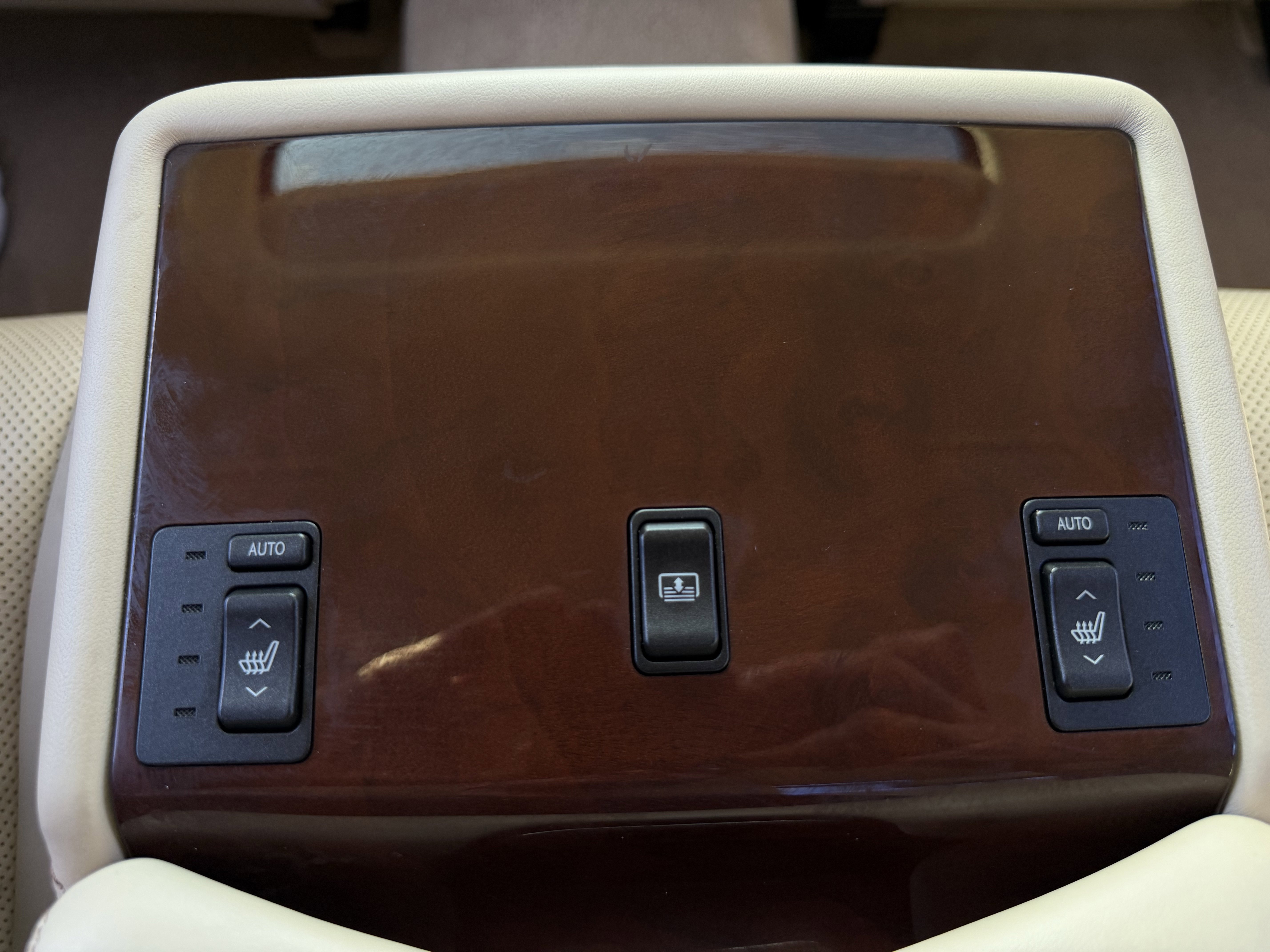 Used 2016 Lexus LS 460 AWD w/ Comfort Package image 32