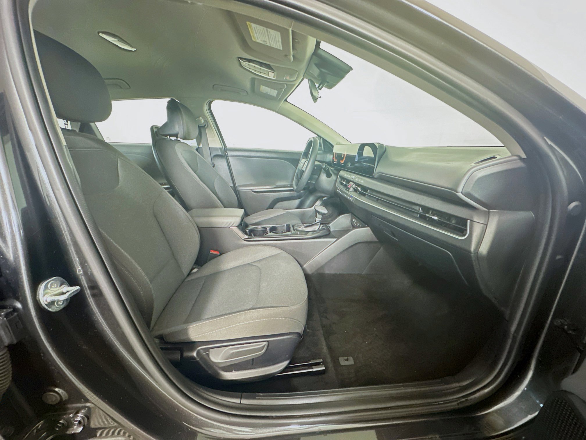 Used 2025 Kia K4 LXS image 31