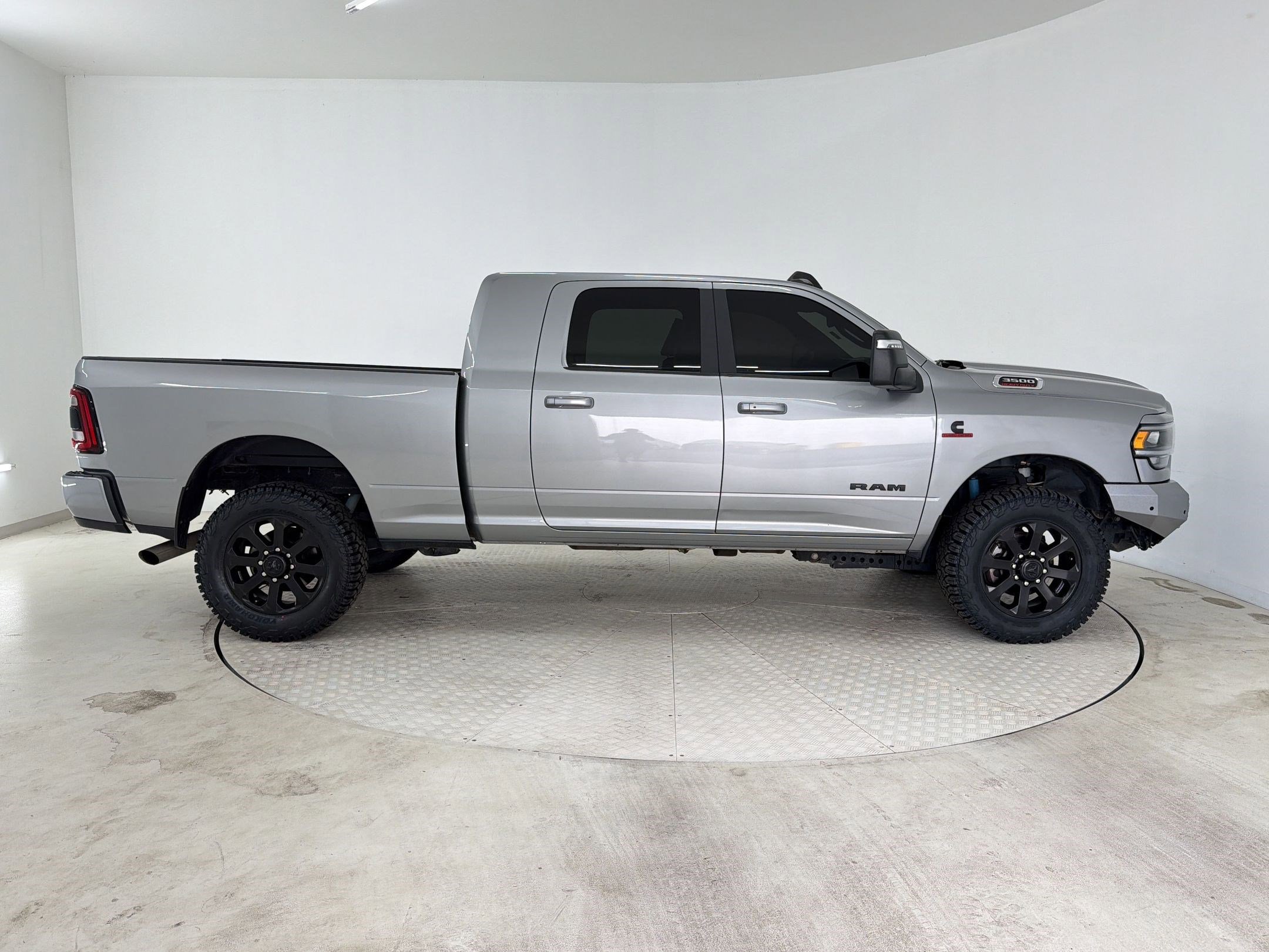 Used 2023 RAM 2500 Laramie w/ Night Edition image 8