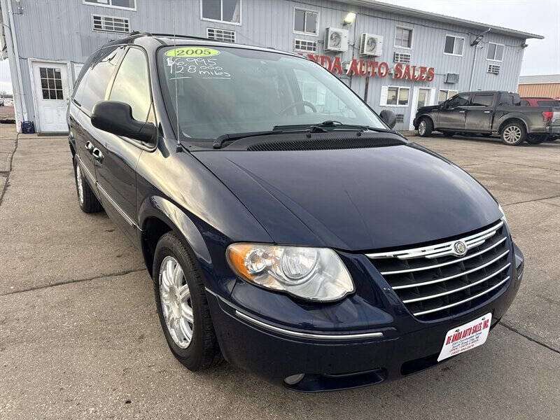 Used 2005 Chrysler Town & Country Touring w/ Luxury Group image 11