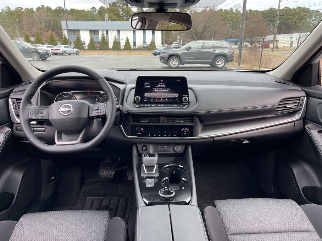 Used 2026 Nissan Rogue SV image 8