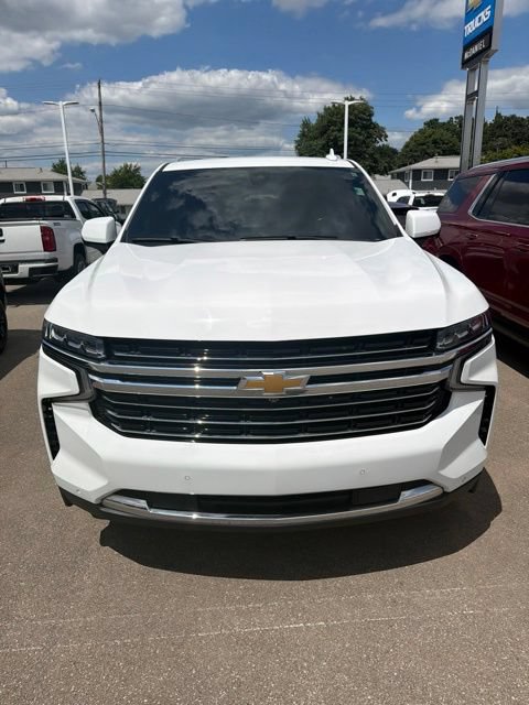 Used 2021 Chevrolet Suburban LT w/ Luxury Package AWD/4WD image 2