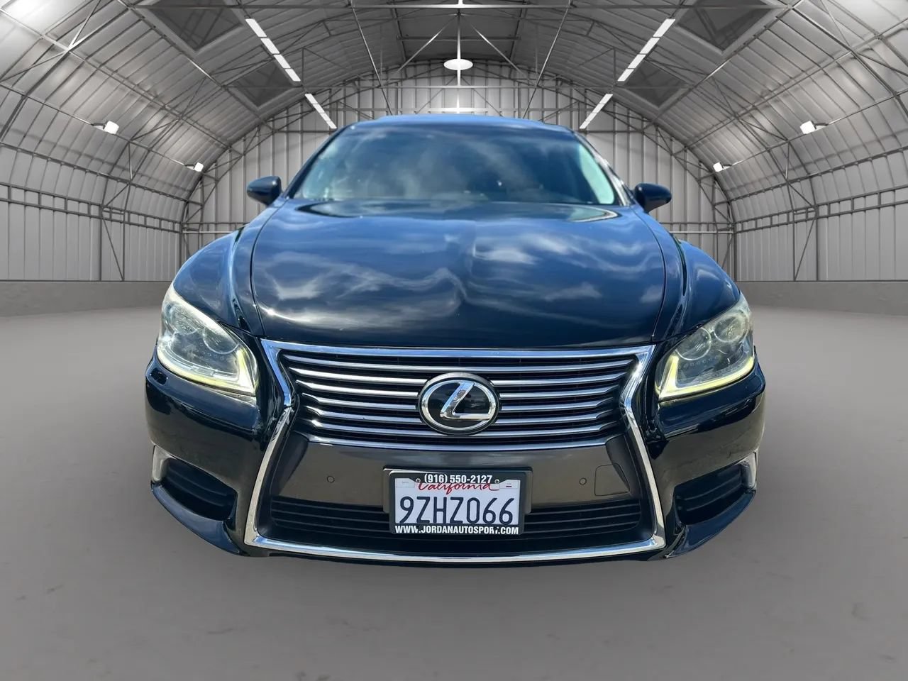 Used 2013 Lexus LS 460 w/ Comfort Pkg RWD image 2