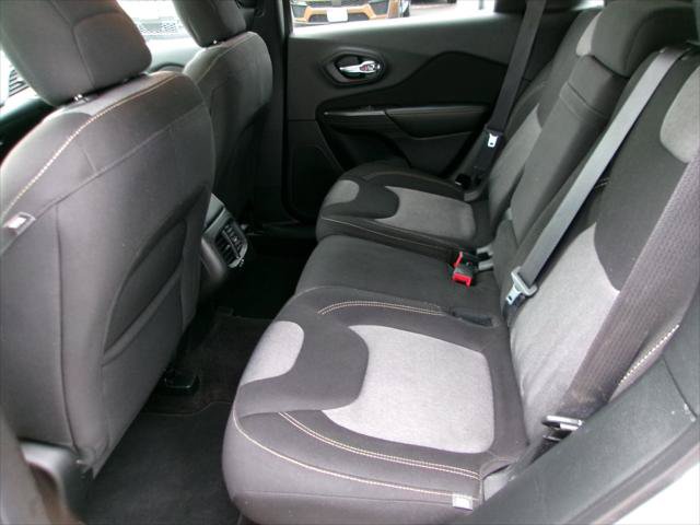 Certified 2017 Jeep Cherokee Sport AWD/4WD image 9