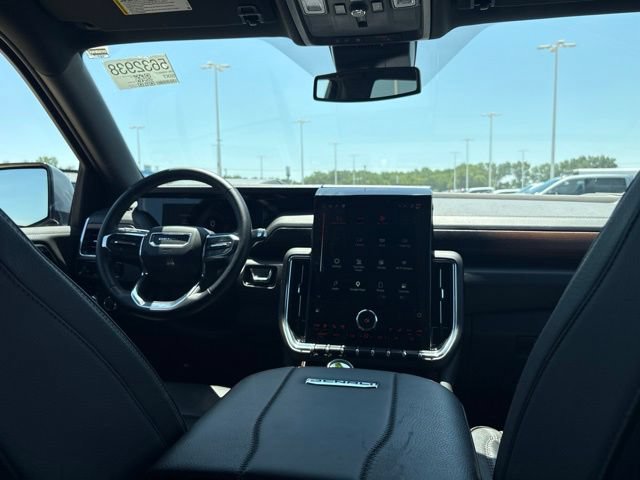 Used 2025 GMC Yukon XL Denali AWD/4WD image 32