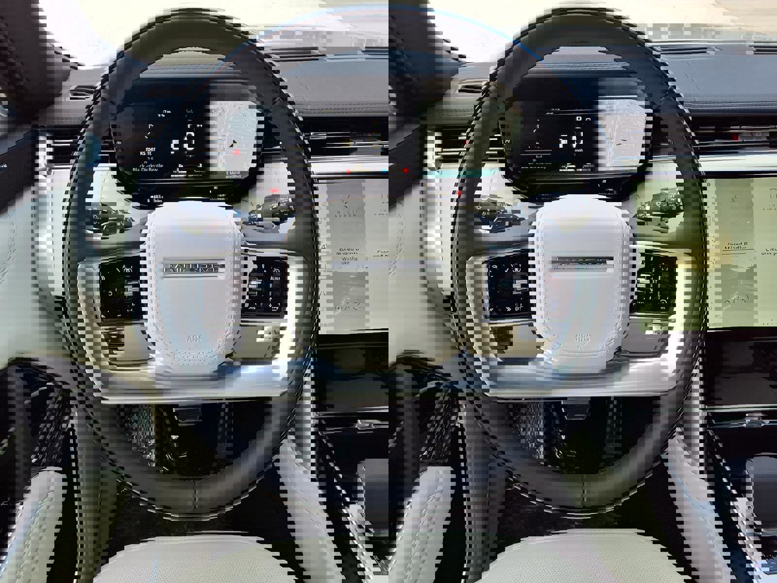 New 2026 Land Rover Range Rover Long Wheelbase SE image 17