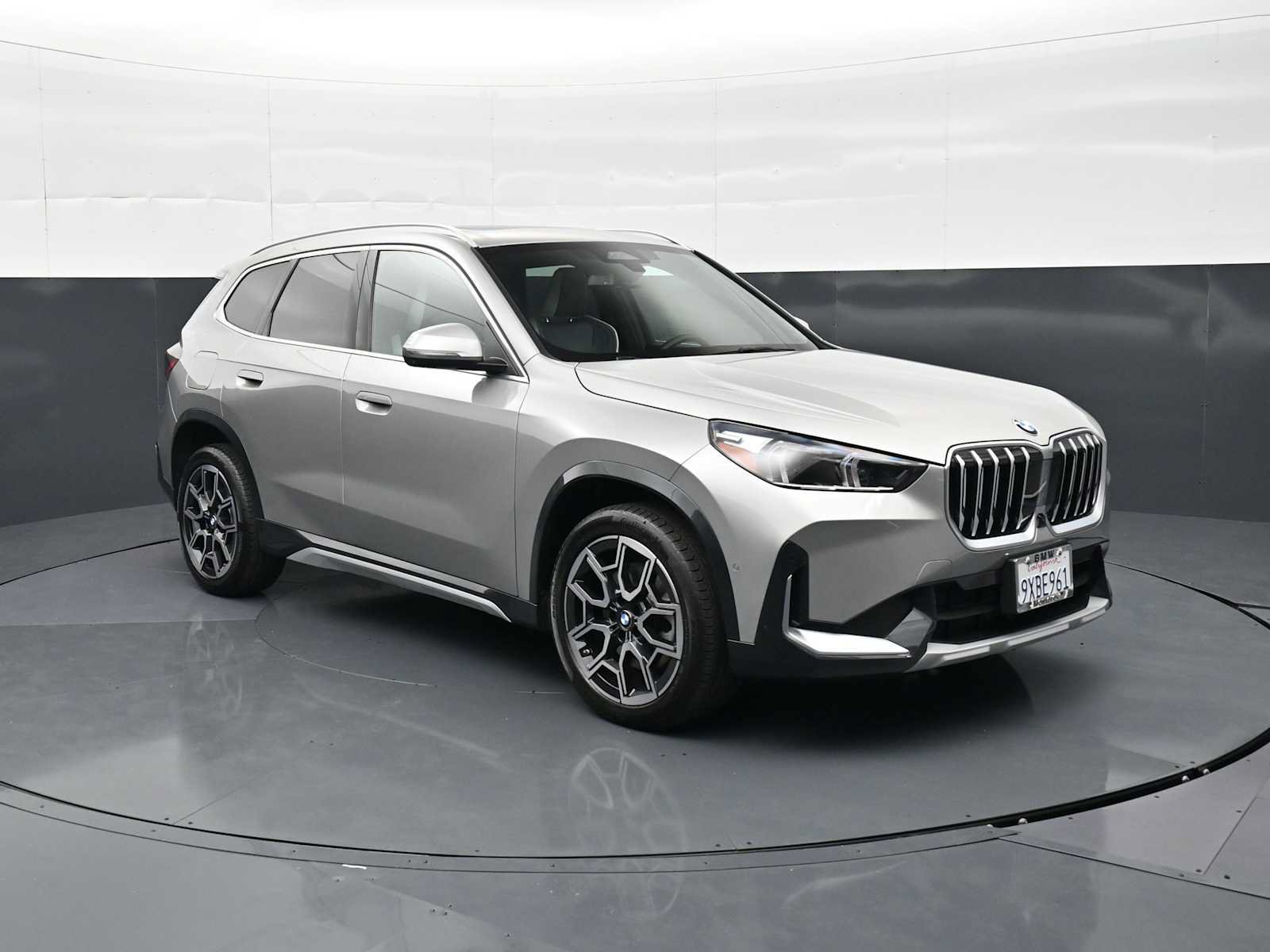 Used 2026 BMW X1 xDrive28i w/ Technology Package AWD/4WD image 3
