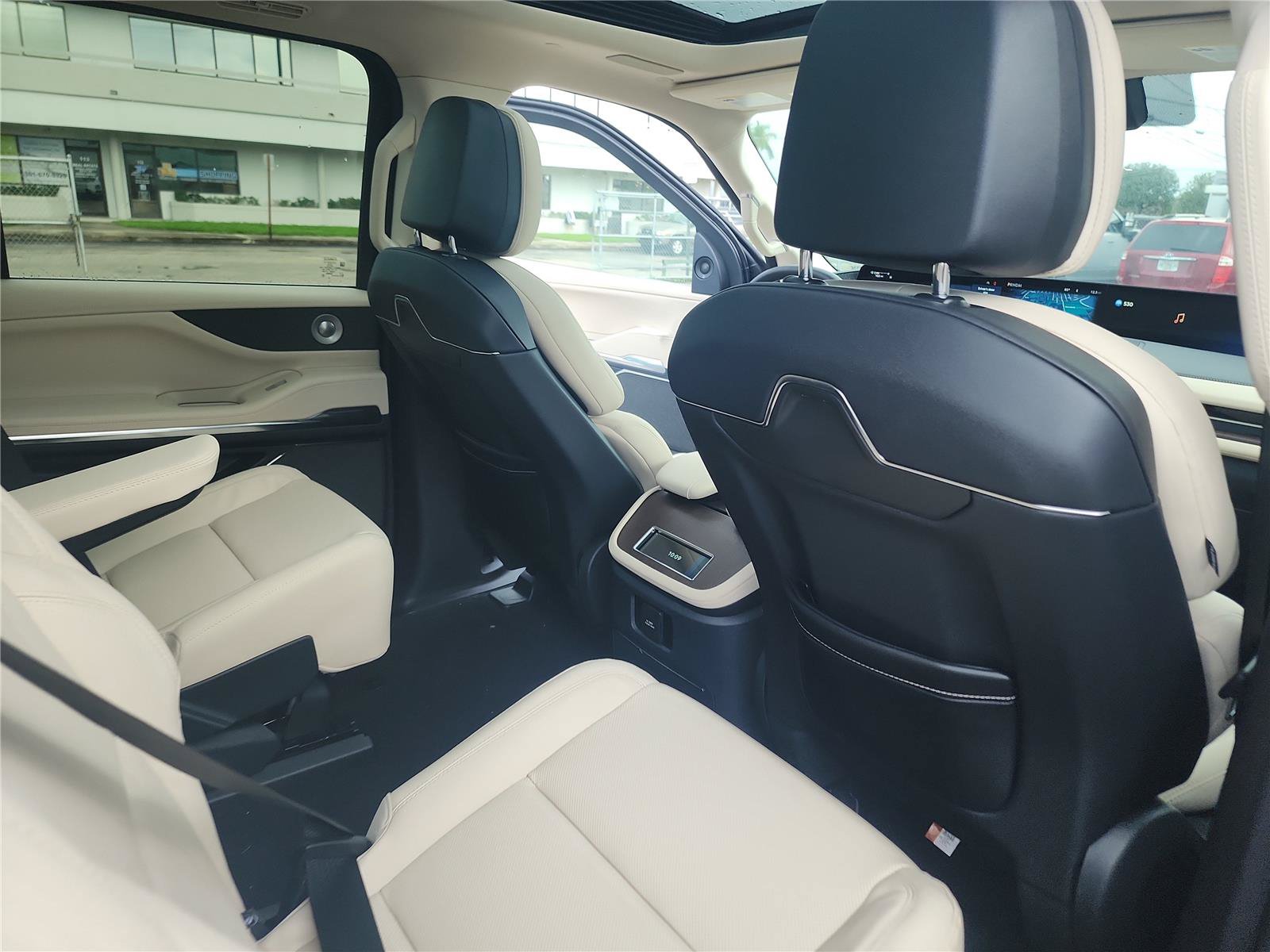 New 2027 Lincoln Navigator Reserve AWD/4WD image 25
