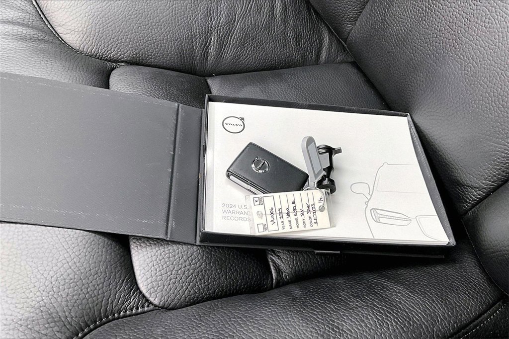 Used 2024 Volvo XC90 B6 Plus w/ Protection Package image 36