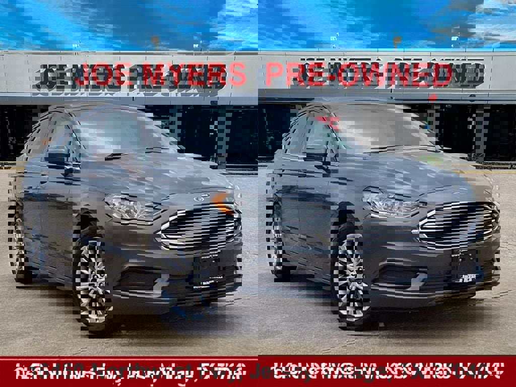 Used 2017 Ford Fusion SE image 1