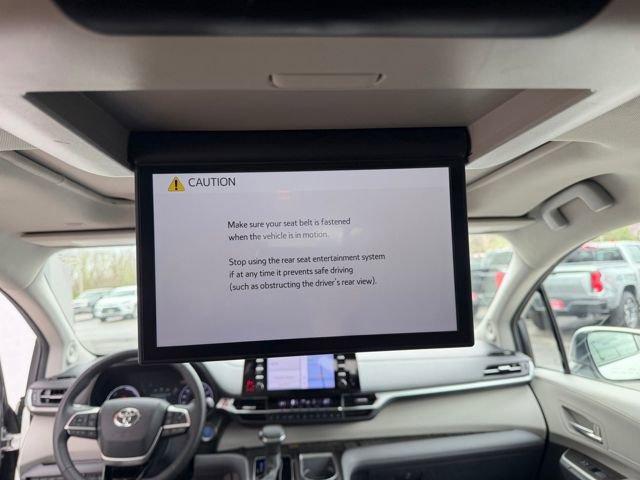 Used 2023 Toyota Sienna Limited FWD image 11
