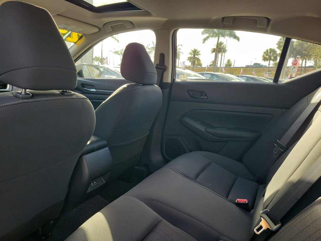 Used 2025 Nissan Altima 2.5 SV w/ SV Premium Package FWD image 7
