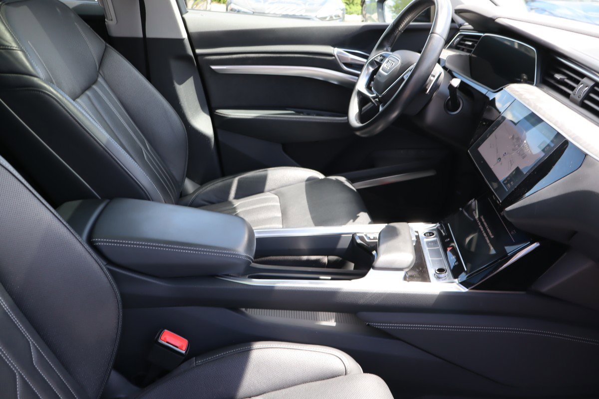 Used 2021 Audi e-tron Prestige w/ Prestige Package AWD/4WD image 13