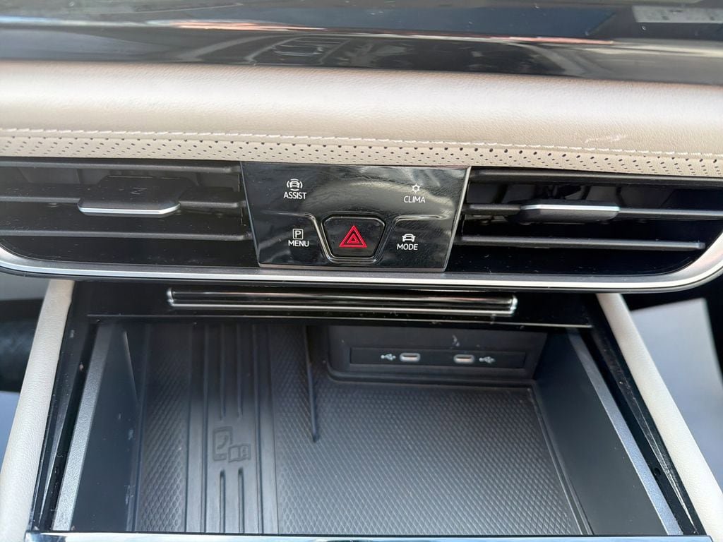 Used 2025 Volkswagen Atlas SE AWD/4WD image 29