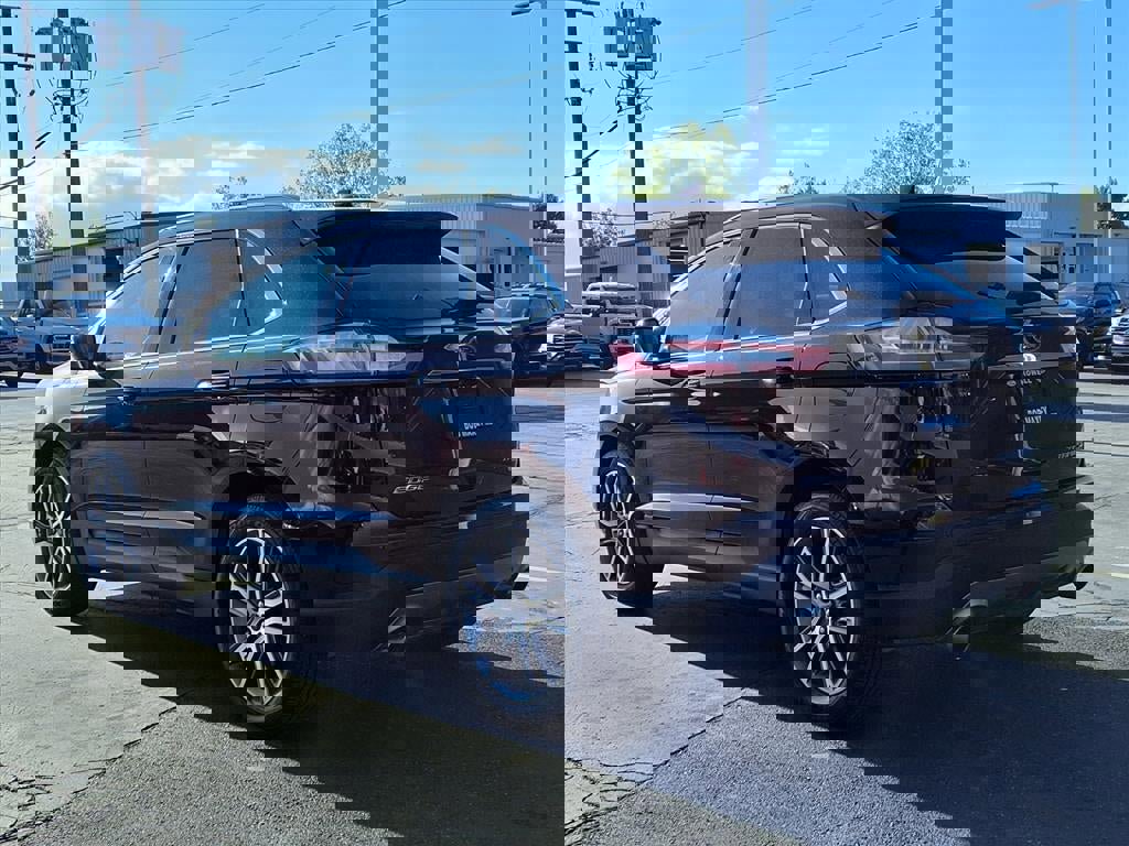 Certified 2019 Ford Edge Titanium w/ Cold Weather Package image 7