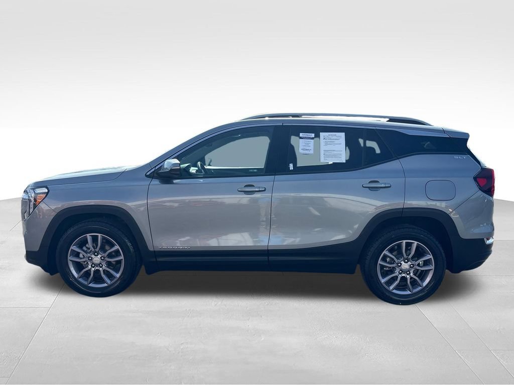 Used 2024 GMC Terrain SLT FWD image 2