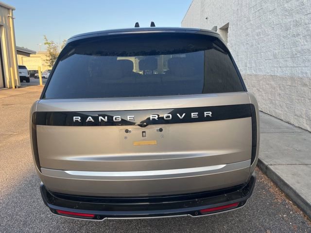 Used 2024 Land Rover Range Rover Long Wheelbase Autobiography image 6