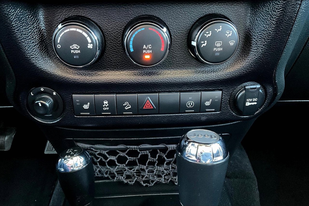 Used 2018 Jeep Wrangler Unlimited Sahara image 16