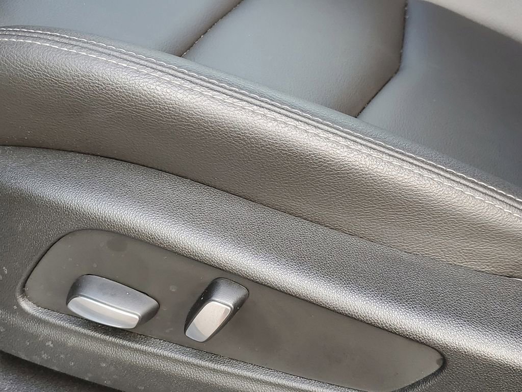 Used 2024 Cadillac XT5 Luxury w/ LPO, Floor Liner Package image 6