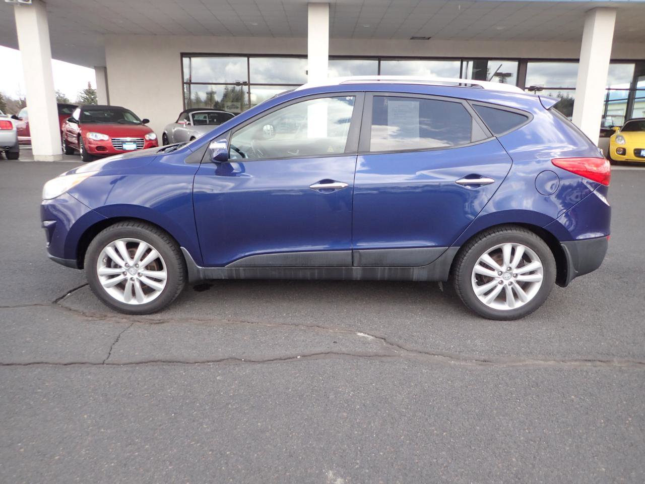 Used 2011 Hyundai Tucson Limited AWD/4WD image 2