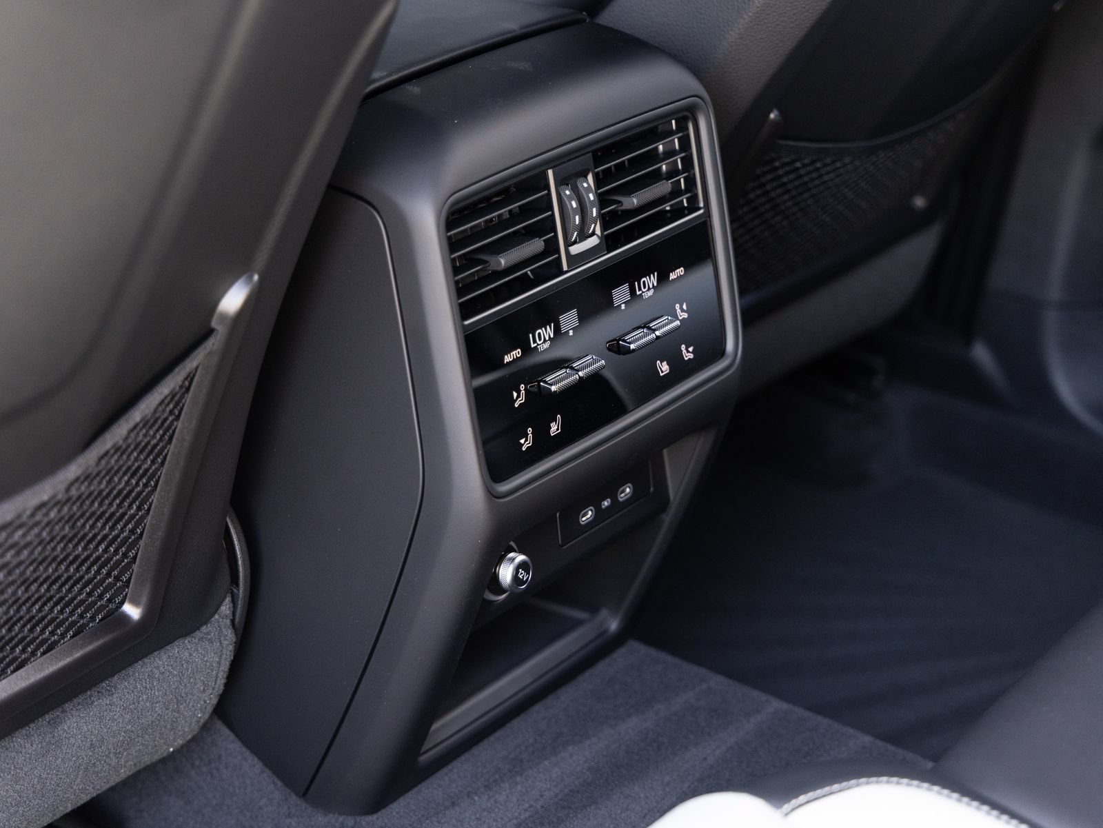 New 2026 Porsche Cayenne Coupe AWD/4WD image 28