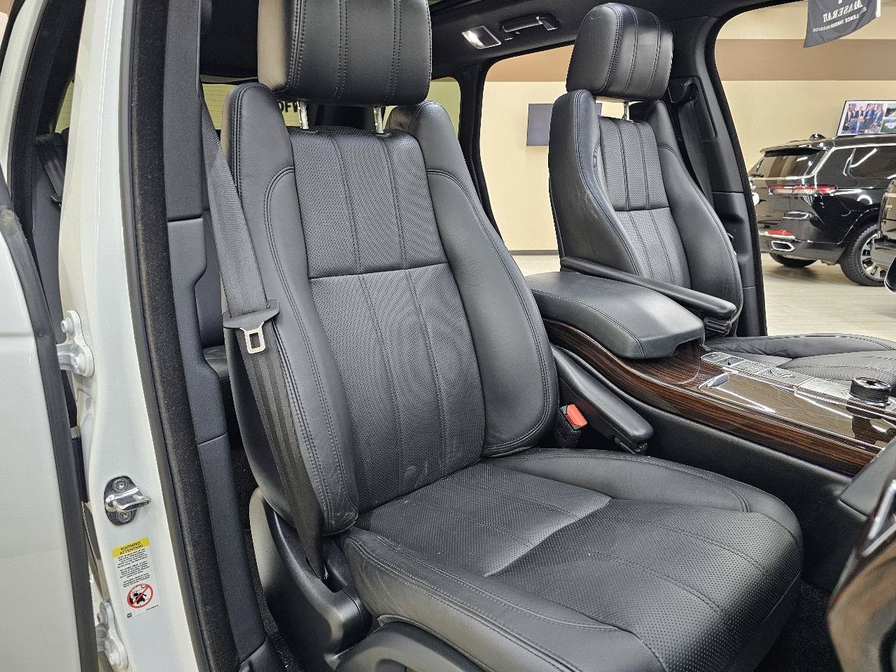 Used 2017 Land Rover Range Rover HSE AWD/4WD image 21