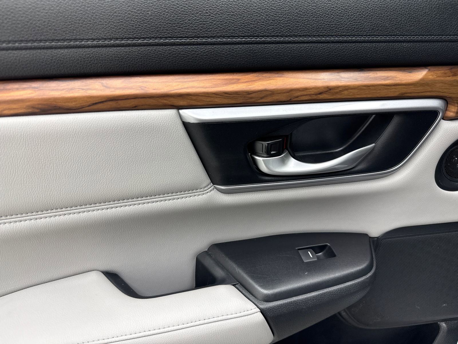 Used 2017 Honda CR-V Touring image 40