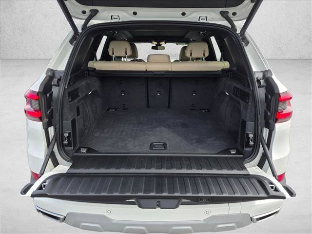 Certified 2022 BMW X5 xDrive40i w/ Parking Assistance Package AWD/4WD image 6