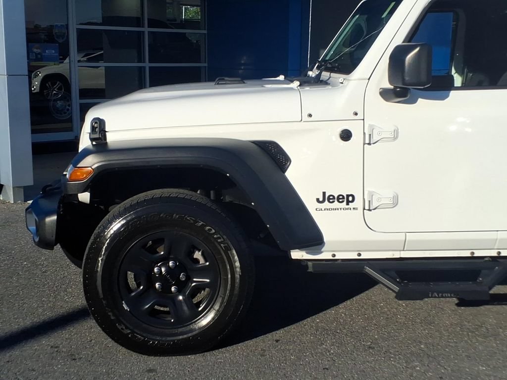 Used 2023 Jeep Gladiator Sport AWD/4WD image 7