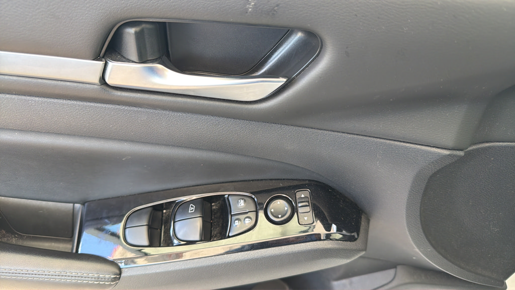 Used 2023 Nissan Altima 2.5 SV AWD/4WD image 17