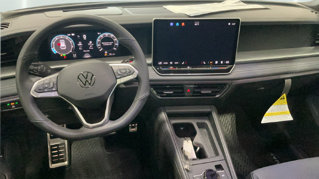New 2026 Volkswagen Tiguan SE R-Line AWD/4WD image 11