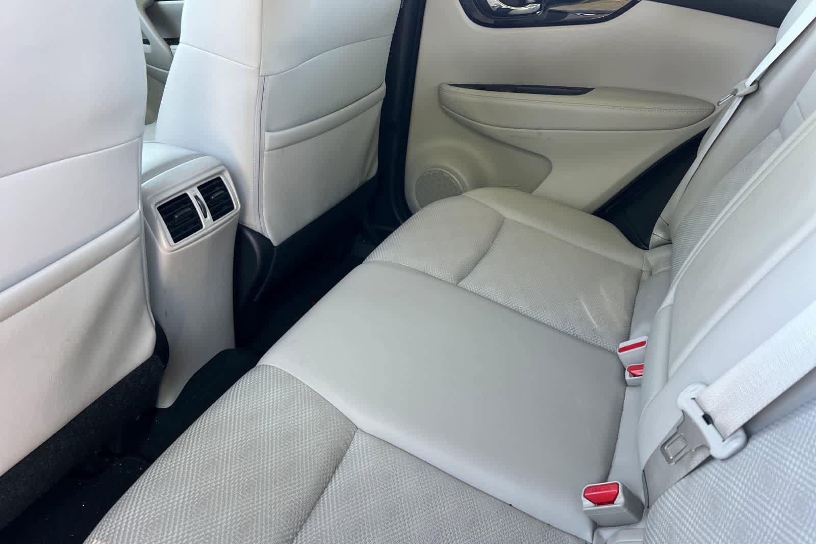 Used 2022 Nissan Rogue Sport SV w/ Technology Package FWD image 5